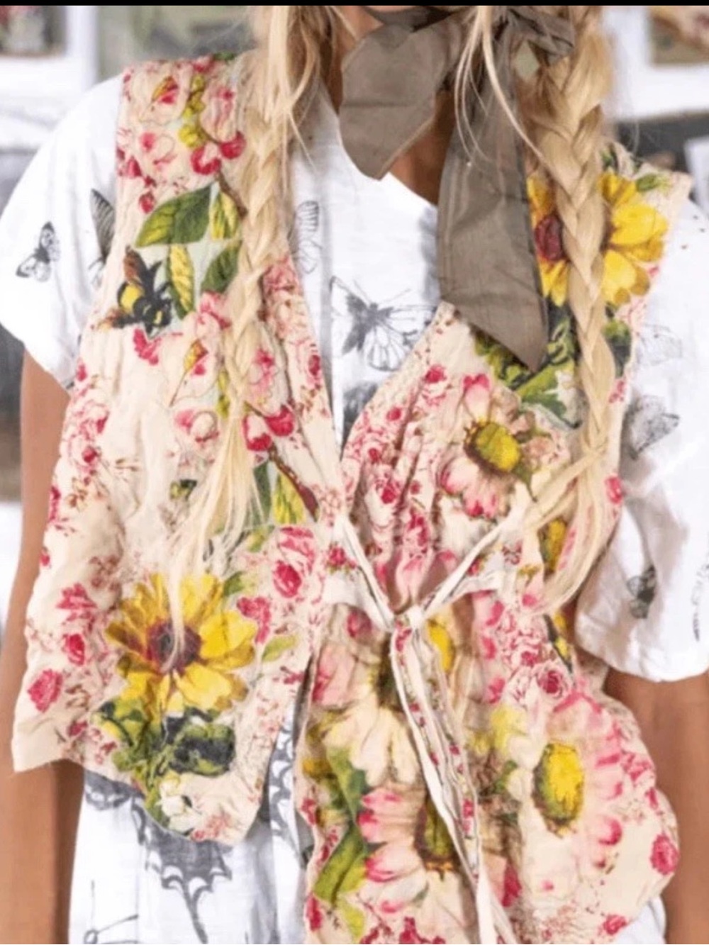 Magnolia Pearl NIKHA Lightly Quilted Vest Applique Sunflower Bee Saint Reverses